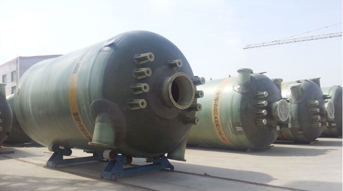 玻璃鋼臥式儲罐施工現場